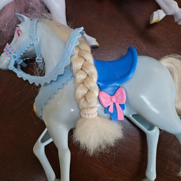 2 horses Disney princess Cinderellas' horse and Barbie horse - Picture 5 of 7